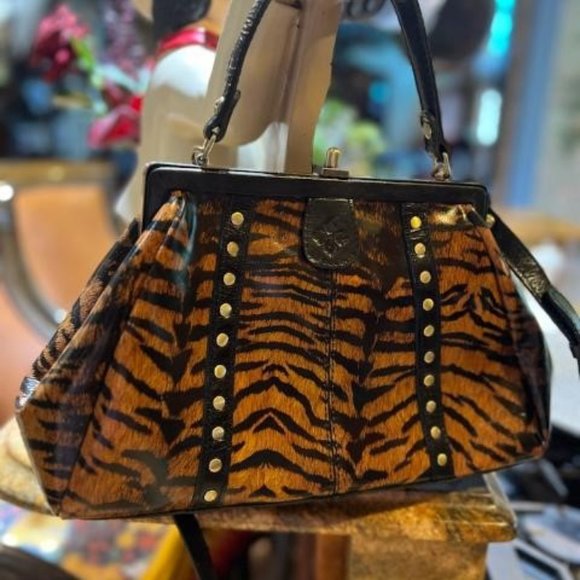 Patricia Nash Tiger Like New Leather Bag Purse (One missing stud on Bottom) - Picture 2 of 9